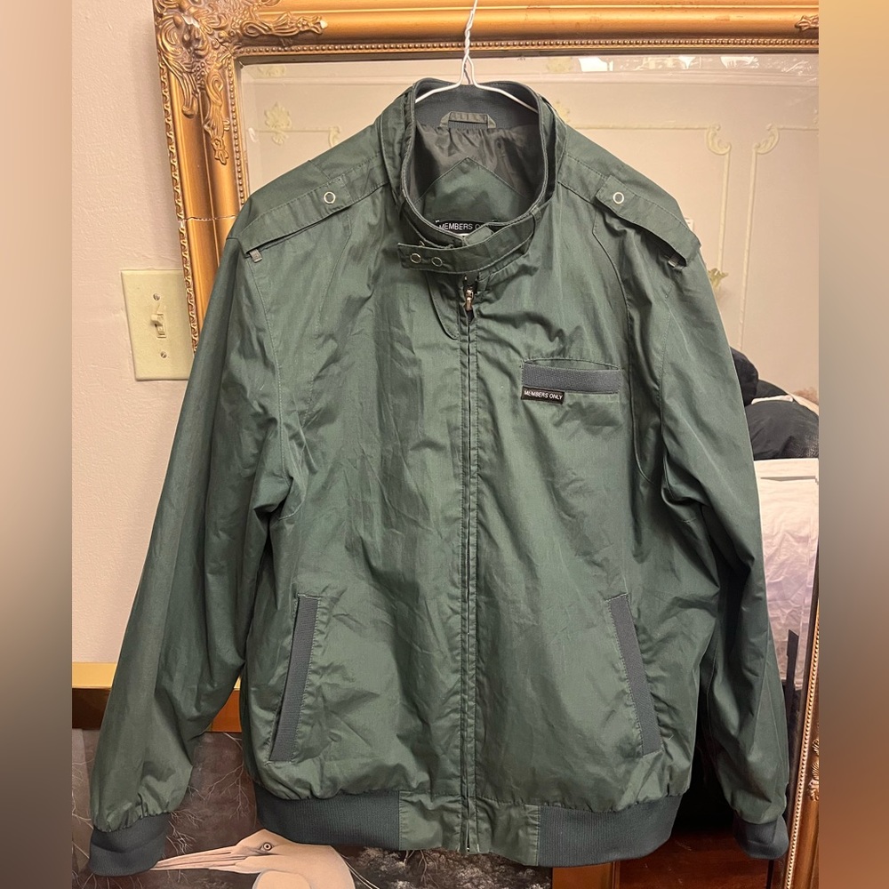 MEMBERS ONLY bomber jacket.